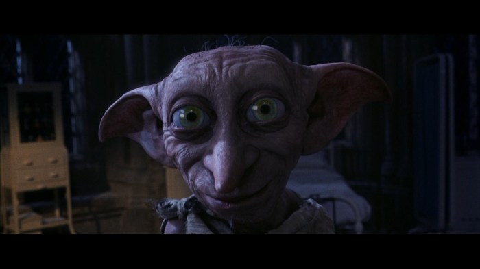 Finalement, c'est bien un peu ce bon vieux Dobby (doublé par Tobby Jones en VO) qui lance la saga. En quelque sorte...