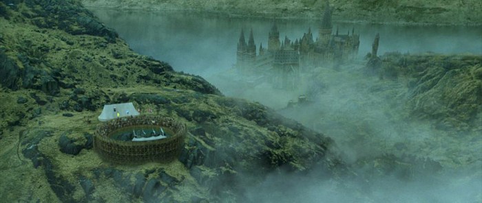 Bon après on ne va pas se mentir, Harry Potter et la Coupe de Feu offre quand même de très jolis plans d'ensemble du château et de ses environs.
