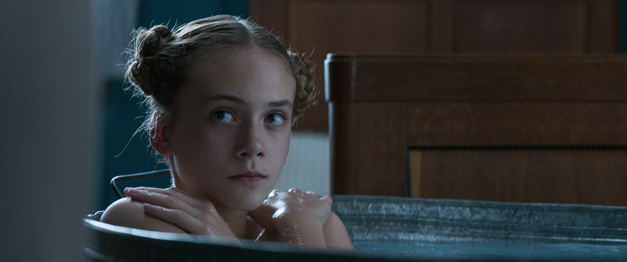 Emilia Jones est une excellente actrice qui, aux côtés d'un géant comme Guy Pearce ou d'une très bonne comédienne comme Dakota Fanning, n'a aucun mal à se forger une solide présence.